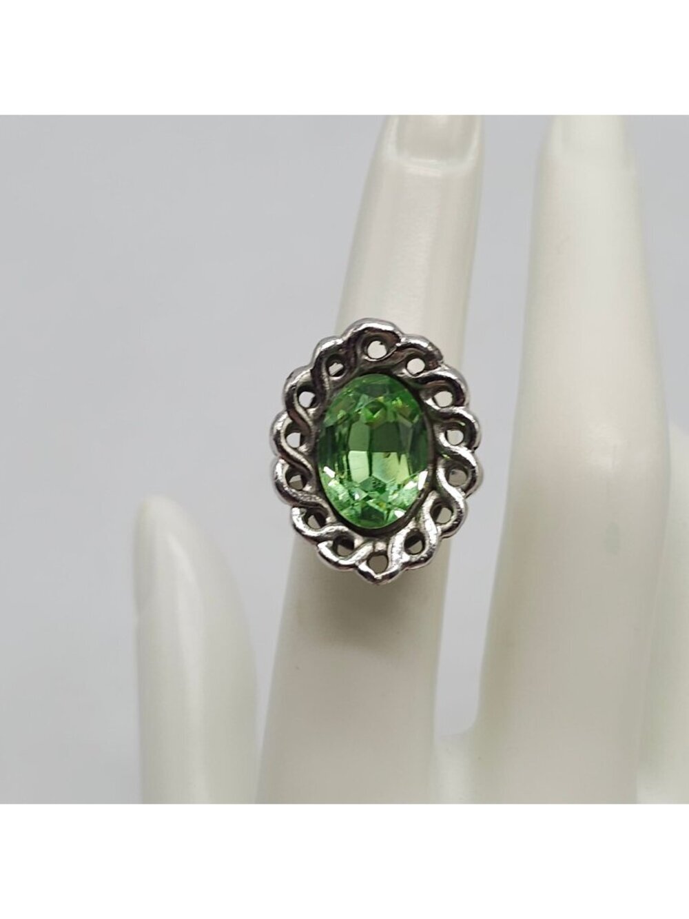 Whiting And Davis Green Faceted Glass Stone Silver Tone Cocktail Ring 6.5